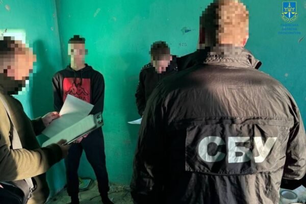 Двох диверсантів, що скоїли підпал об’єкта Укрзалізниці, затримали на Львівщині