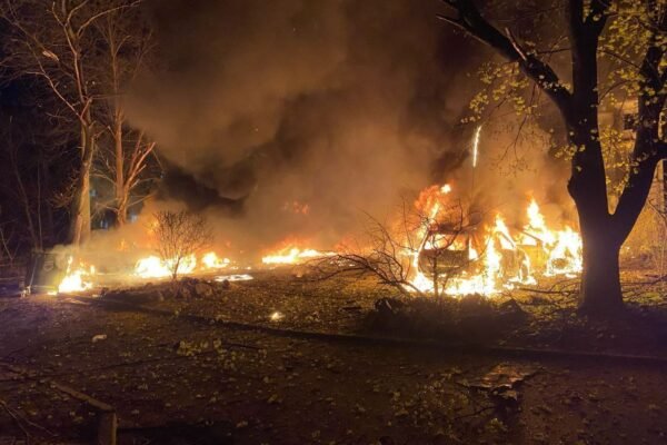 Ворог вночі масовано атакував Дніпро: 15 людей поранено