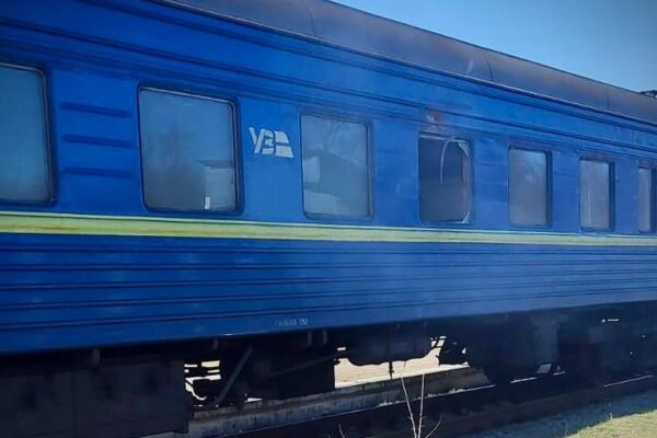 На Чернігівщині ворожий дрон атакував пасажирський вагон потяга