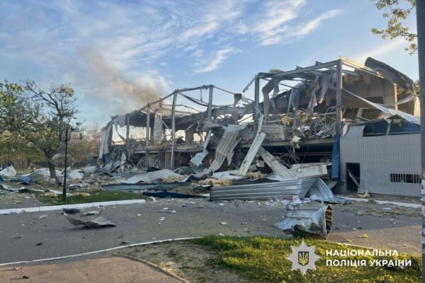 РФ завдала комбінованого удару по Херсону: Загинув чоловік, ще 5 людей поранені