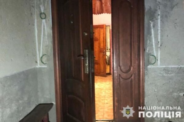 На Тернопільщині дівчина під час сварки вдарила ножем свого батька