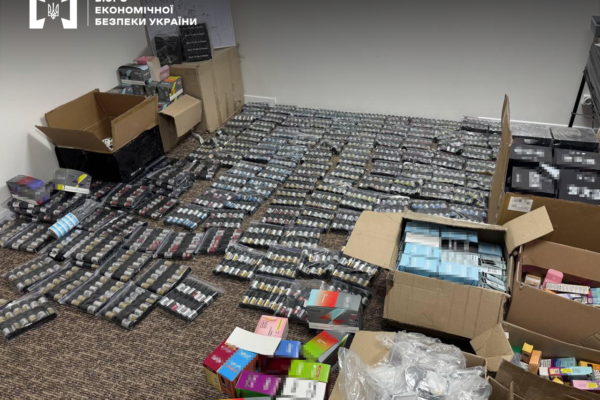 Розгалужну мережу продажу нелегальних електронних цигарок викрили на Київщині та Львівщині