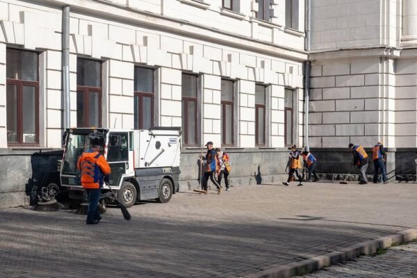 Ворог атакував дронами Дніпро: Пошкодив будівлю обласної ради