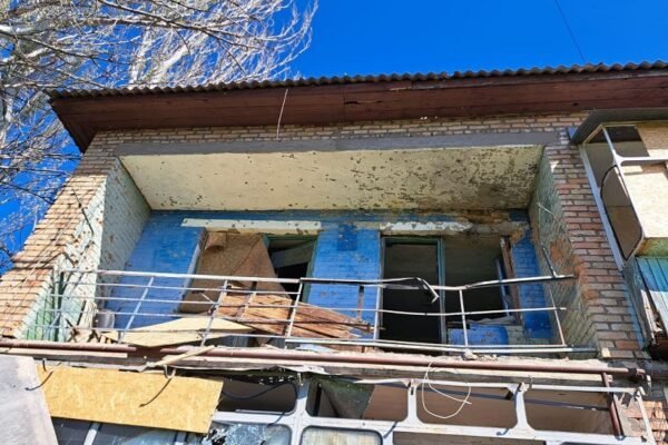 Ворог атакува Нікопольщину понад два десятки разів: Пошкоджено багатоквартирний будинок