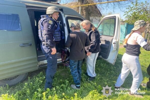 На Дніпропетровщині з прифронтової громади вивезли матір з дитиною