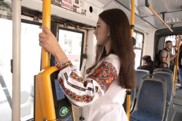 Тернополяни у вишиванках 15 травня їздитимуть у громадському транспорті безкоштовно