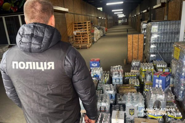 У Хмельницькому в ділків вилучили фальсифікованого алкоголю та цигарок на 3,5 млн грн