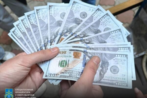 На Львівщині затримали юрисконсульта зі спільницею: За гроші допомагали потрапити на службу в тилу