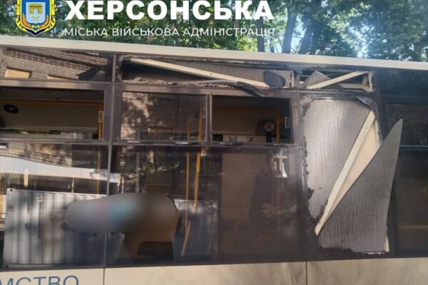 Окупанти вдарили по маршрутці в Херсоні. Є поранені