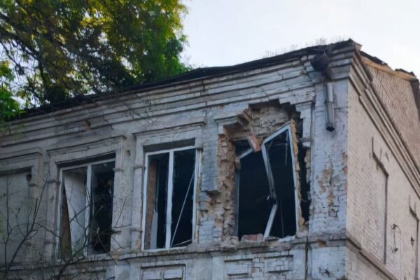 Двоє людей постраждали через обстріли на Дніпропетровщині
