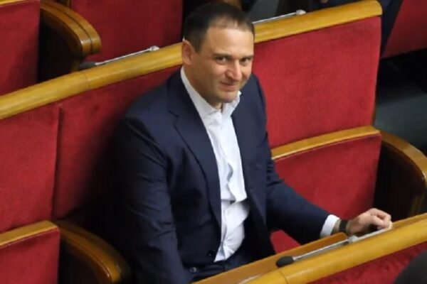 Екснардеп і колишній «регіонал» Дмитро Добкін вибив собі бронювання, щоб їздити за кордон