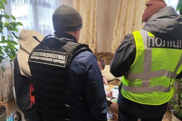 На Прикарпатті викрили двох жінок, які допомогли своїм синам втекти з країни за фіктивними довідками