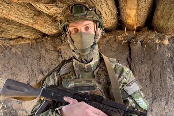 У ДПСУ роповіли про українського сапера, який щодня споряджає дрони вибухівкою, що несе смерть ворогу (ВІДЕО)