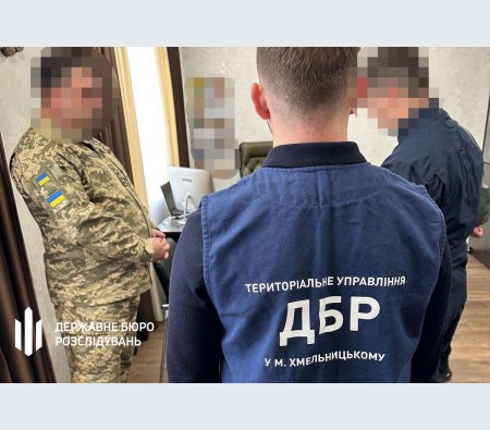 Проректор академії Держприкордонслужби змушував підлеглих будувати  йому будинок, – ДБР