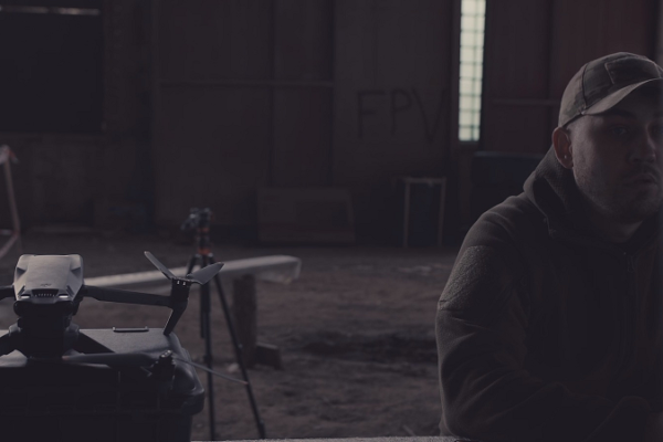 У ДПСУ розповіли про бійця бригади “Форпост”, який знайшов себе в ролі пілота дрона (ВІДЕО)