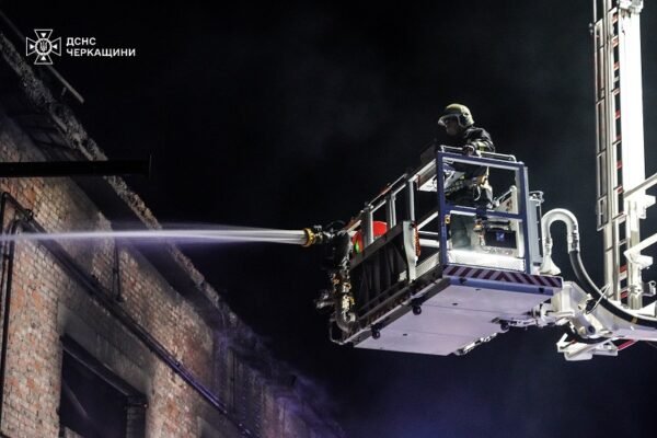 Ворог вдарив дронами по Черкасах: Поранено людину (ФОТО, ВІДЕО)