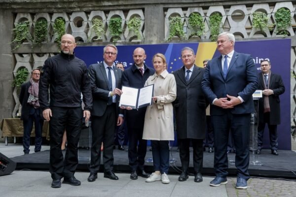 Україна отримає від ЄС майже 1,9 мільярдів євро на військову підтримку, – Шмигаль