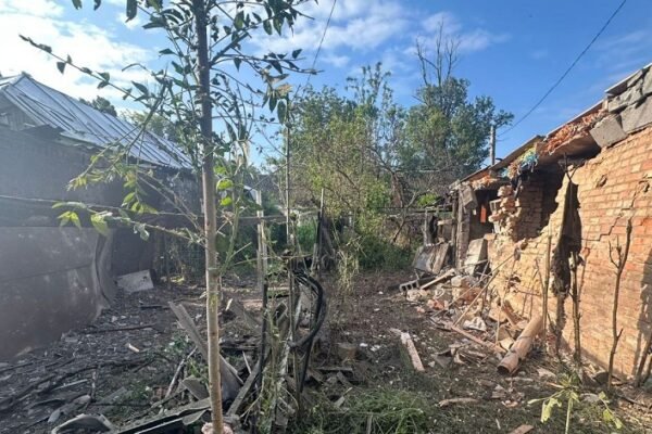 Росіяни вдарили по Нікопольщині: Пошкоджено 3 багатоквартирні та 6 приватних будинків