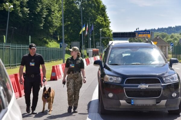 Житель Києва намагався виїхати з країни на підставі фальшивої довідки про хворобу дружини