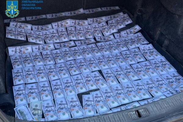 На Хмельниччині начальниця залізничної станції вимагала хабар та ремонт у кабінеті за збільшення кількості вагонів