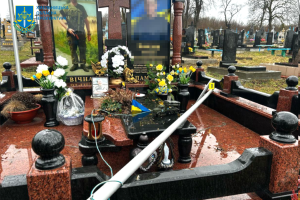 17-річний хмельничанин під дією алкоголю вчинив наругу над могилою військовослужбовця
