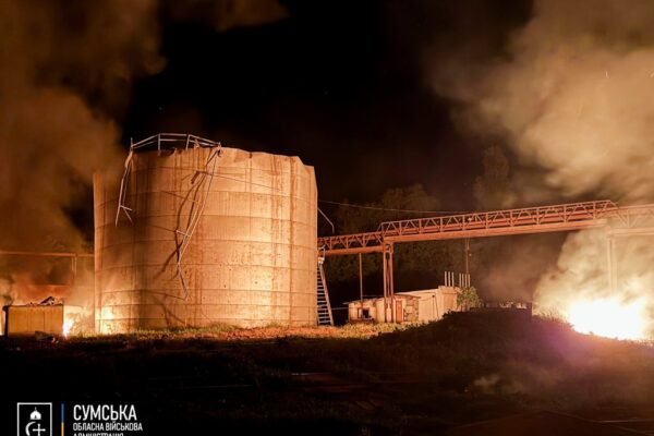 Внаслідок масованої атаки дронів на Сумщині є руйнування, горить біоетаноловий завод