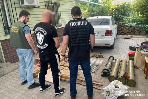 Нацполіція проводить масштабну спецоперацію по боротьбі з незаконним обігом зброї: Наразі триває понад 500 обшуків (ФОТО)