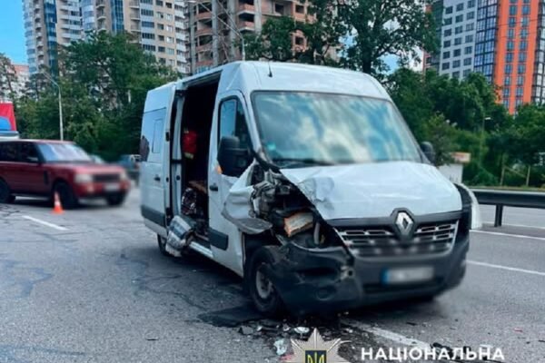 У Києві сталося зіткнення трьох транспортних засобів: Постраждали четверо дітей
