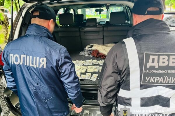Зняття з обліку за 13 тис. доларів: У Хмельницькому затримали чергових ділків