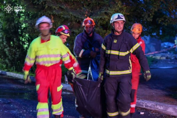 З-під завалів будинку в Луцьку дістали тіло дівчини