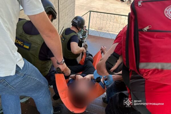 Російський дрон атакував авто у Нікополі. Загинув чоловік