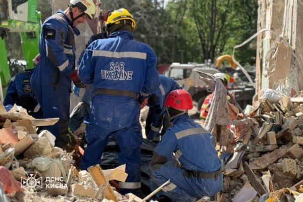 Ракетний удар по Києву: З-під завалів у Солом’янському районі дістали вже 21 тіло