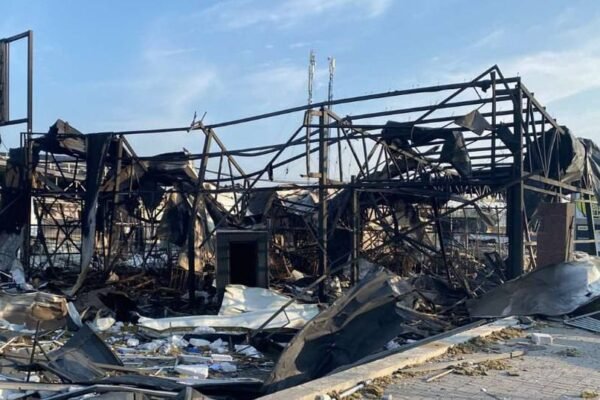 У Запоріжжі внаслідок російської атаки дронами було знищено відділення “Нової пошти”