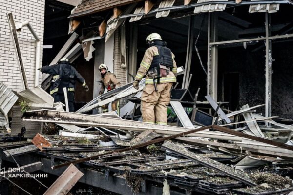 Росіяни масовано атакували Харків: В місті значні руйнування та є поранені