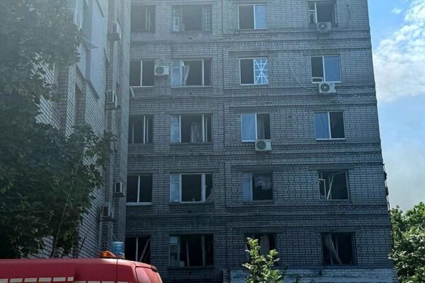 Ворог масовано вдарив по Дніпру та Самару: Всюди є жертви та поранені