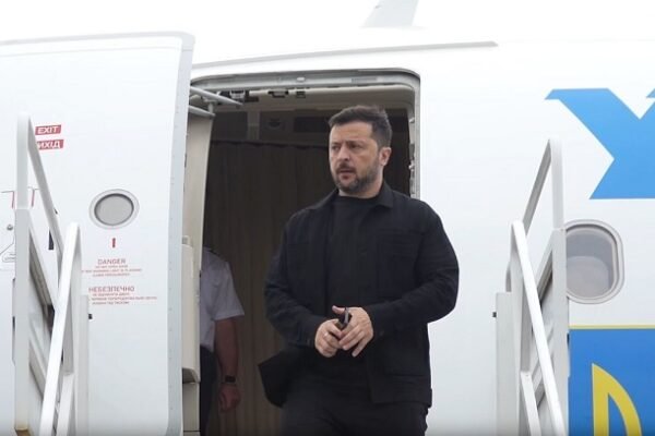 Зеленський прибув до Литви: Візьме участь у саміті “Бухарестської дев’ятки” (ВІДЕО)