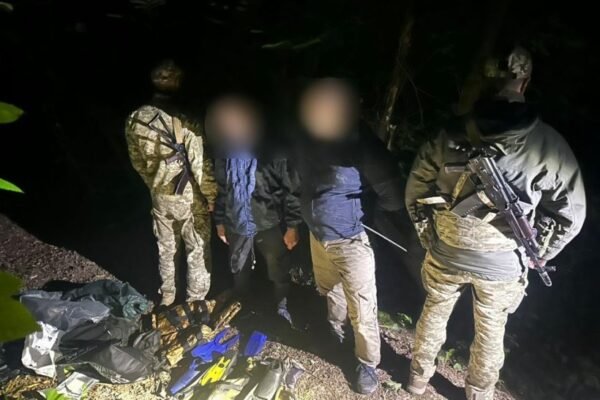 На Вінниччині затримали чоловіків зі спорядженням для запливу по Дністру: Планували втекти до Молдови