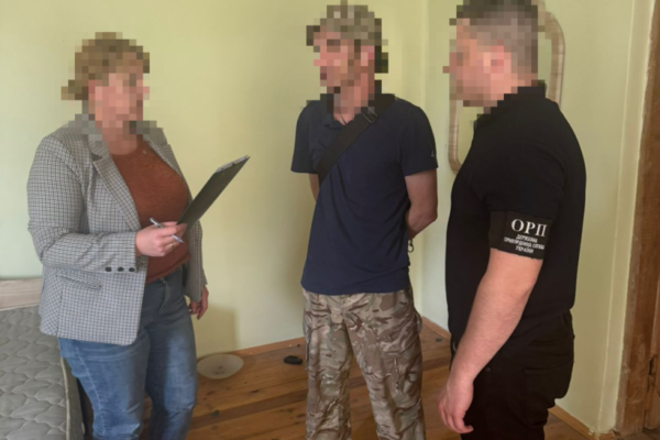 На Львівщині затримали двох чоловіків, що мали фальшиві документи бійців ЗСУ та намагалися виїхати за кордон