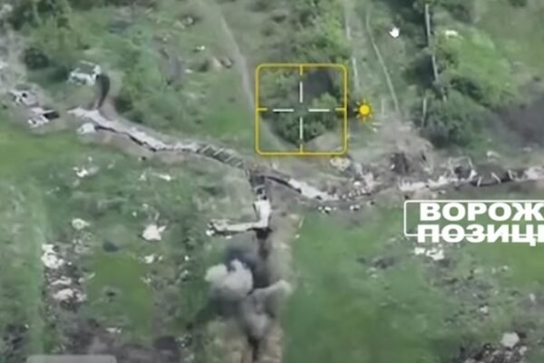 Як прикордонники на Вовчанському напрямку стирають бліндажі окупантів і місця запуску БПЛА (ВІДЕО)