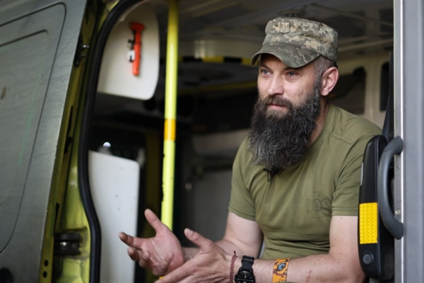 Доставляє поранених бійців до медичного закладу: У ДПСУ розповіли про бойового медика “Сталевого Кордону” (ВІДЕО)