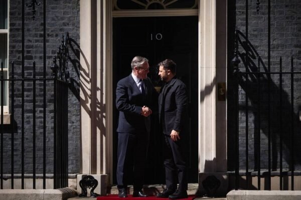 Зеленський зустрівся із Стармером: Обговорили спільні оборонні проєкти та виробництво зброї