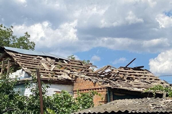 Росіяни вдарили по Нікопольщині: Пошкоджено багатоповерхівку та 4 приватні будинки