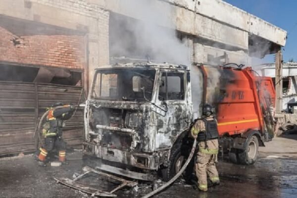 Росіяни вдарили по Костянтинівці: Загорівся сміттєвоз