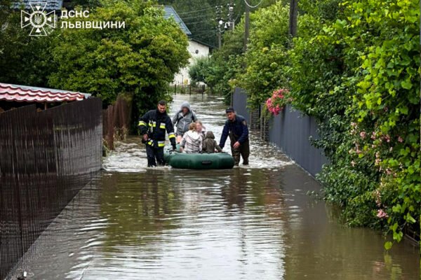 На Львівщині рятували людей з підтоплених будинків