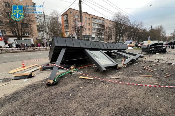 У Хмельницькому винесли вирок водієві, що під дією наркотиків та алкоголю влетів у зупинку та вбив трьох людей
