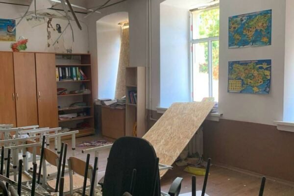 Росіяни скинули 4 КАБи на центр Херсона, а потім атакували дронами та артилерією