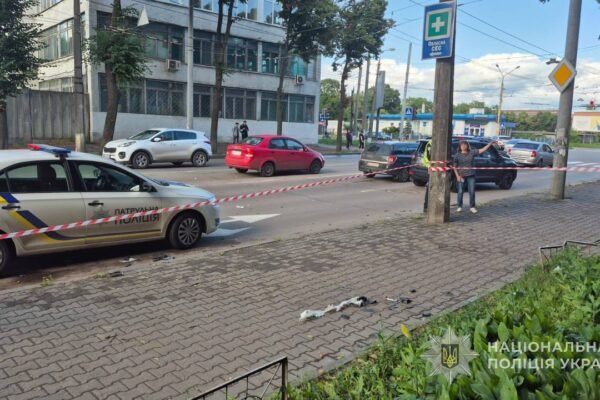 У Сумах через атаку БпЛА пошкоджені автівки та маршрутка