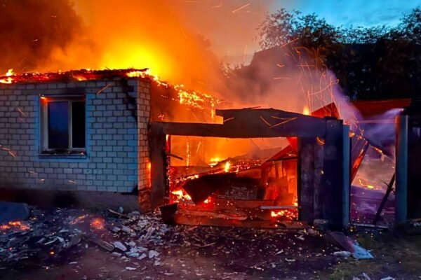 На Чернігівщині через обстріл прикордоння поранено чоловіка, що розвозив пошту