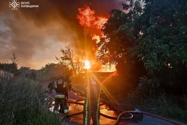 Росіяни вночі масовано атакували Київщину. Які наслідки