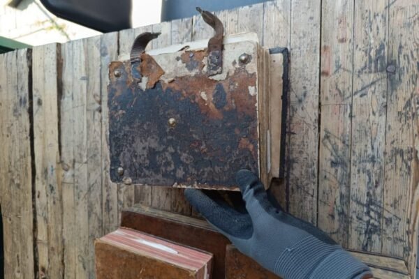 На кордоні з Угорщиною в автомобілі українця виявили стародруки